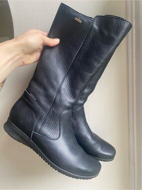 Black Women's Mid-Calf Leather Boots